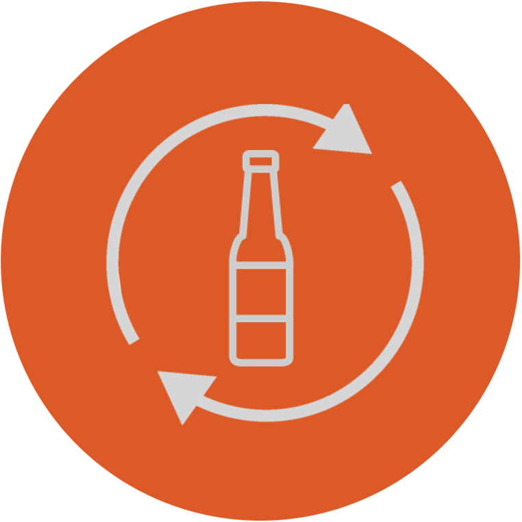 Flasche mit Recycling-Icon auf einem dunkel orangenem Hintergrund